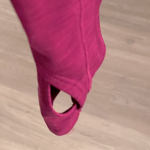 Magenta Under Armour Long Sleeved Turtleneck Top, Sz M - Picture 5 of 7